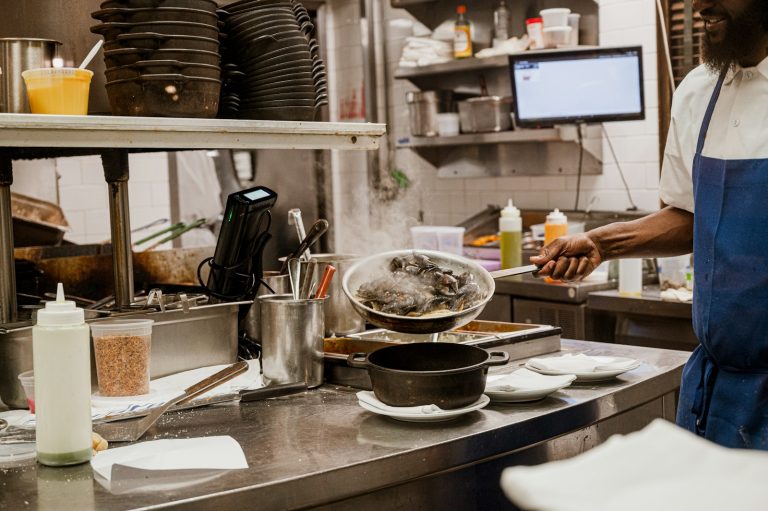 El dinero que pierdes cada mes sin saberlo: robo y merma en hostelería
